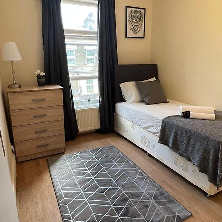 Amazing New House In London Hotel Buitenkant foto