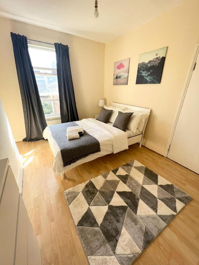 Amazing New House In London Hotel Buitenkant foto