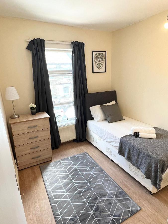 Amazing New House In London Hotel Buitenkant foto