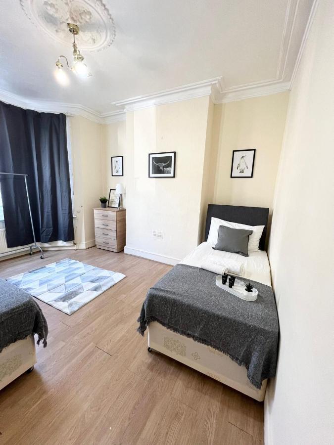 Amazing New House In London Hotel Buitenkant foto