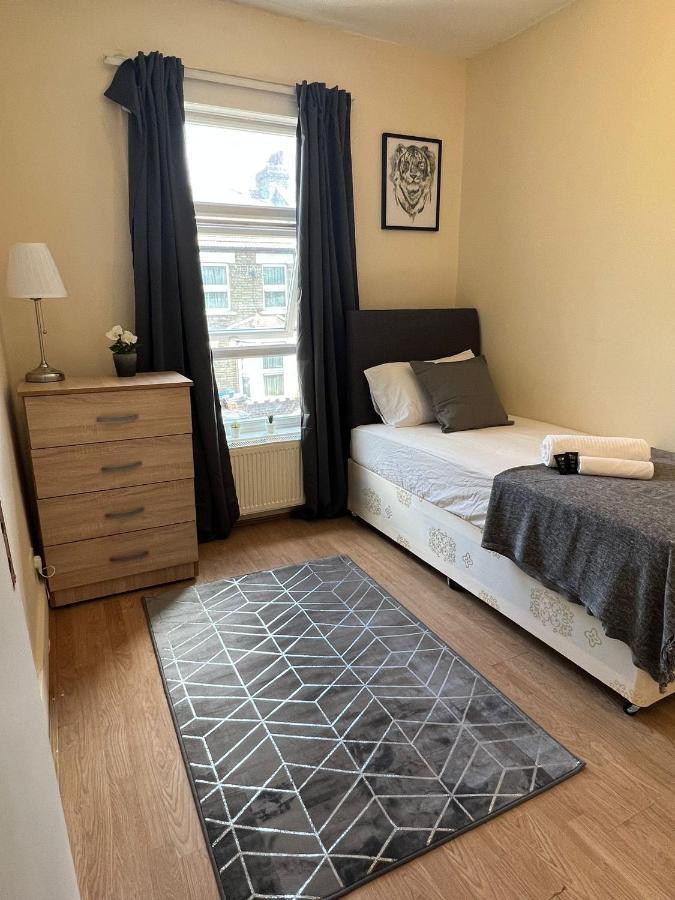 Amazing New House In London Hotel Buitenkant foto